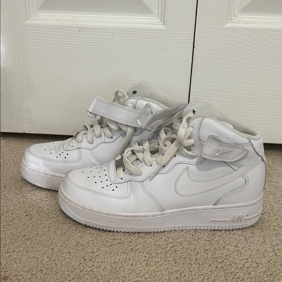 Women's Nike high top sneakers